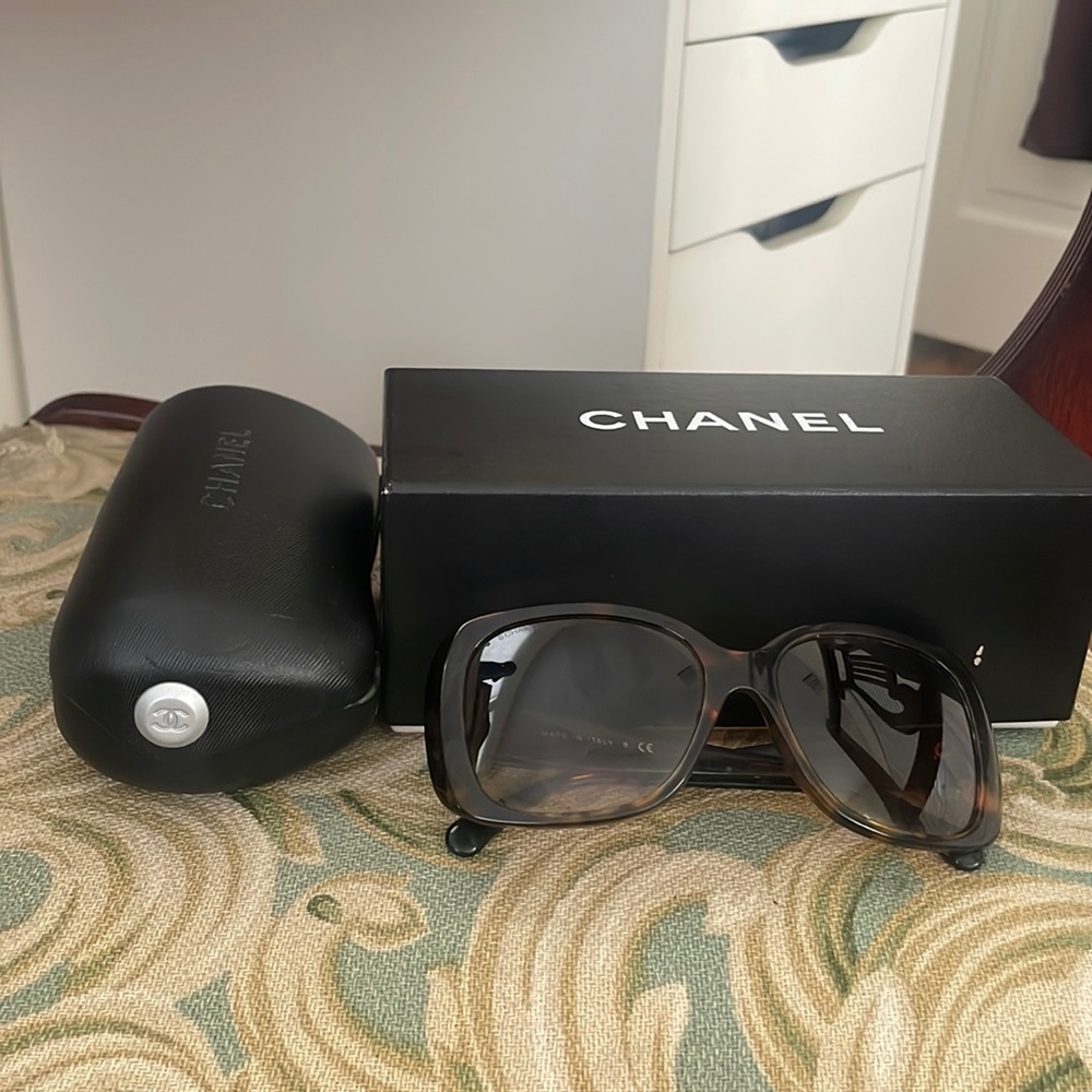 Vintage Chanel Sunglasses Tortoise W/gold hardware Case And Certificate Included